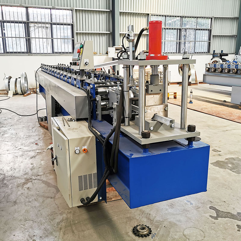 Truss roll forming machine