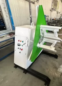 Máquina para fabricar estructuras ligeras de acero